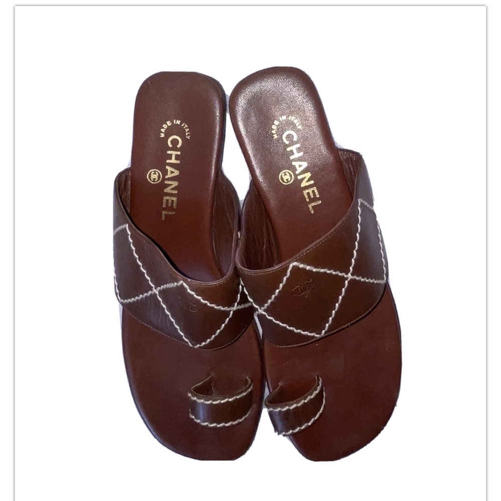 Chanel Toe Ring Leather Flip Flops 40 - image 2